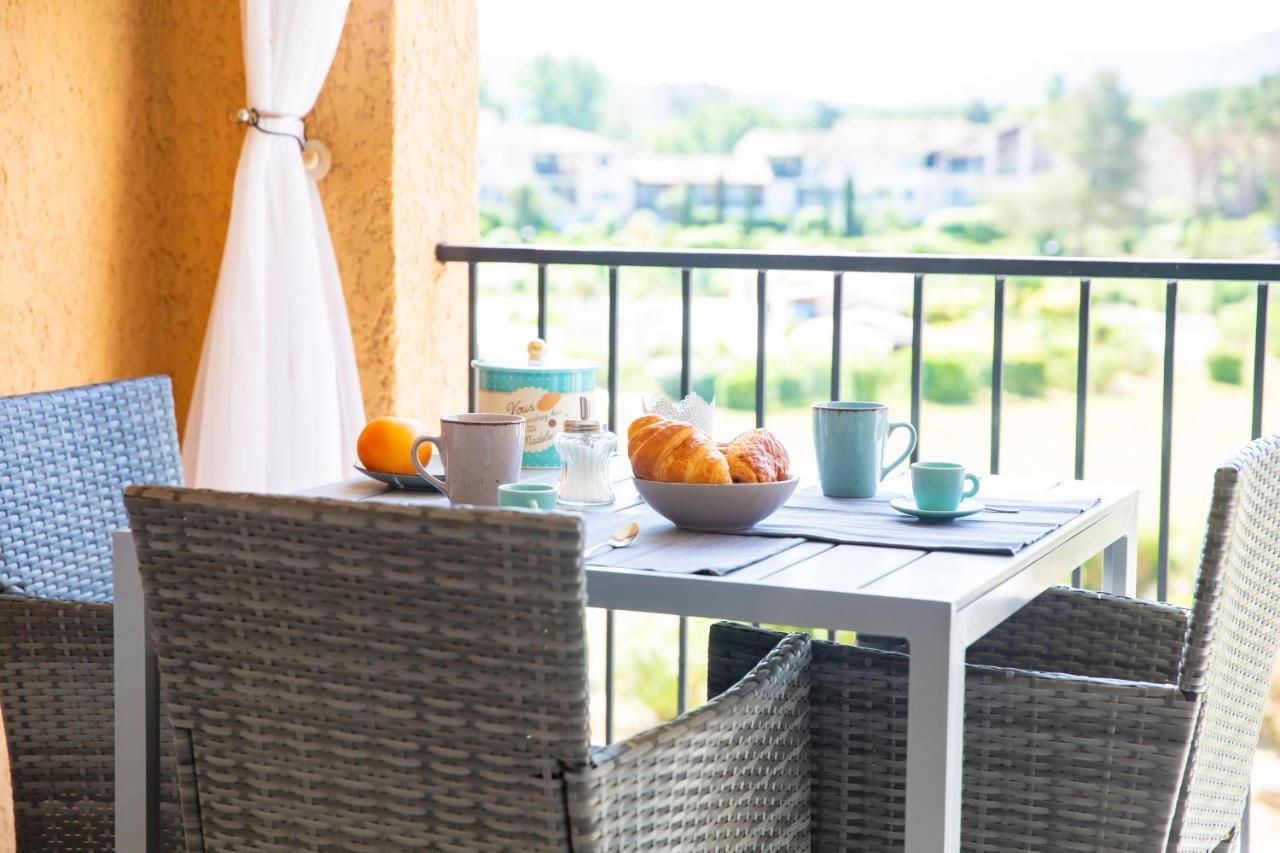 Apartamento La Vie Est Belle Gassin Exterior foto