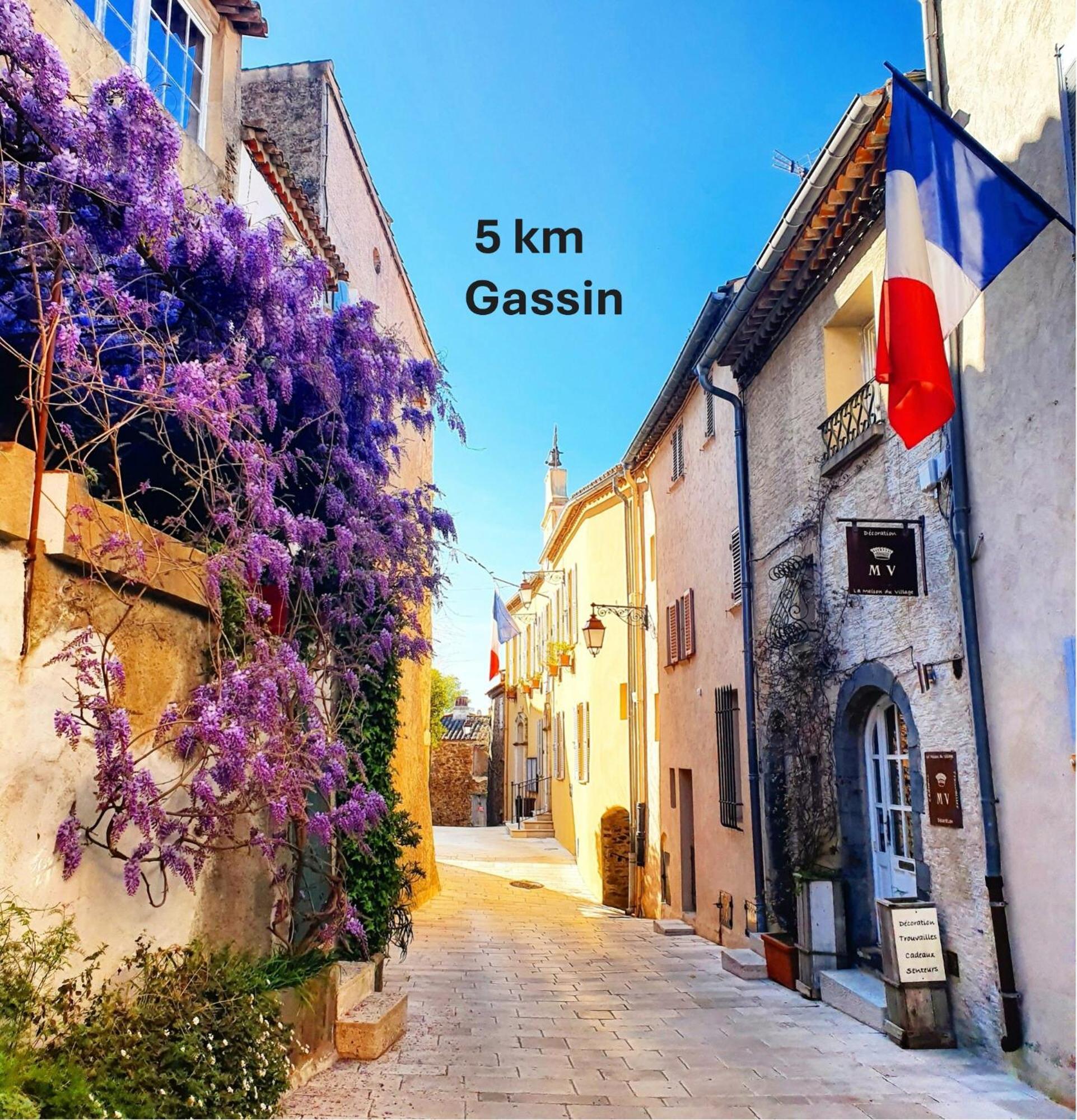 Apartamento La Vie Est Belle Gassin Exterior foto